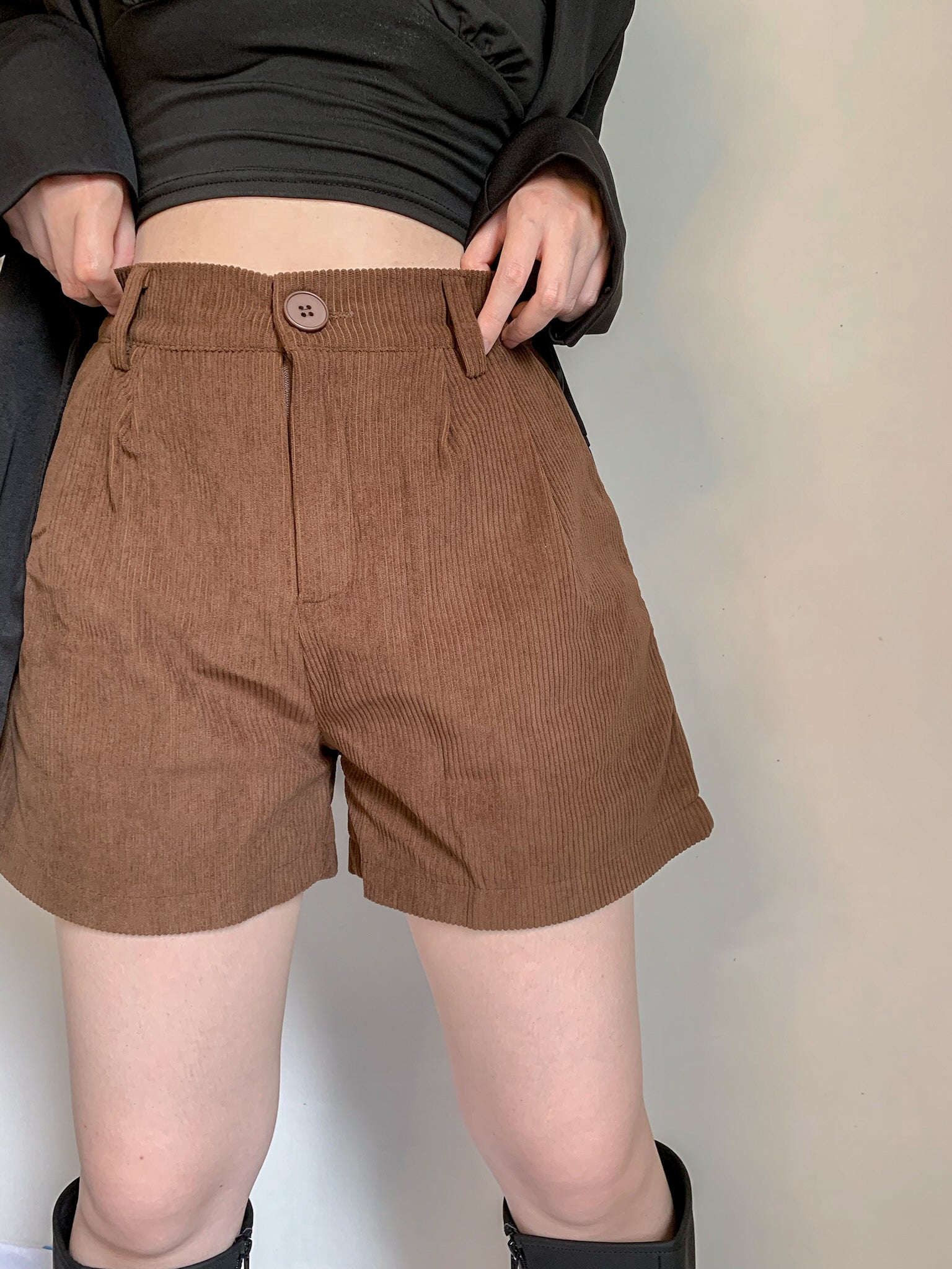 NAOMI CORDUROY SHORTS IN BROWN