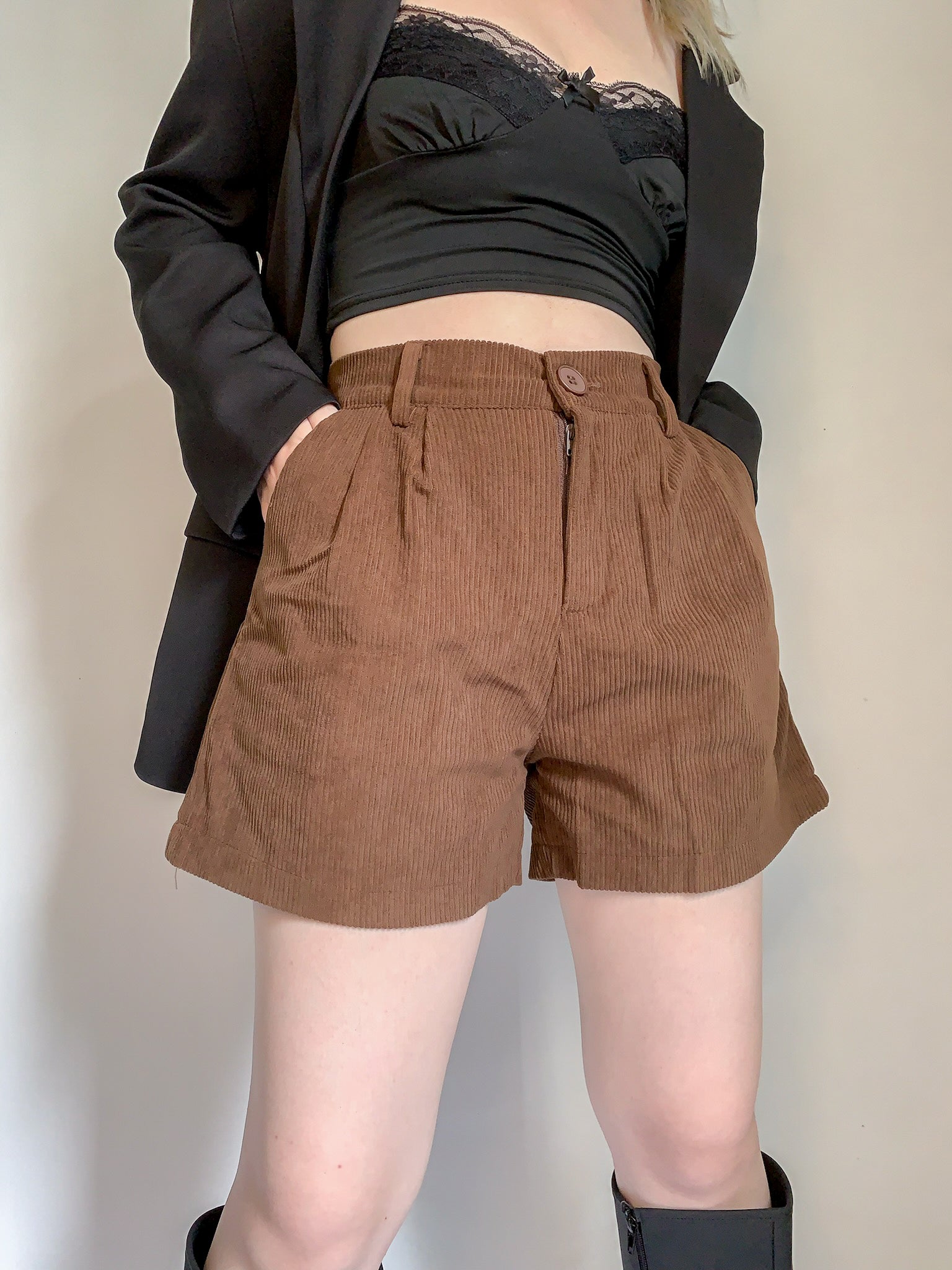 NAOMI CORDUROY SHORTS IN BROWN