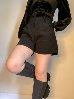 NAOMI CORDUROY SHORTS IN BLACK